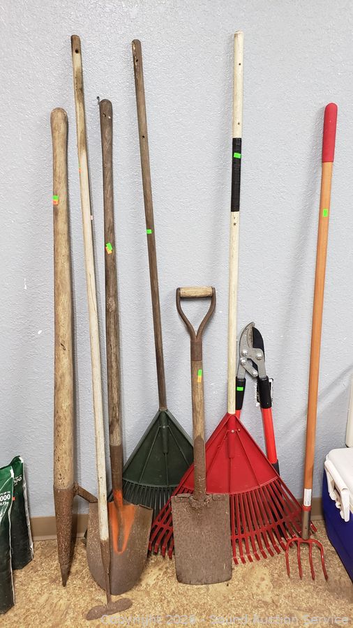 SAS Cub Cadet Lawn Tractor, Reloading Online Auction