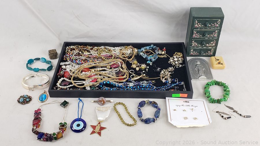 SAS Cub Cadet Lawn Tractor, Reloading Online Auction