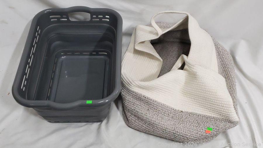 SAS Cub Cadet Lawn Tractor, Reloading Online Auction