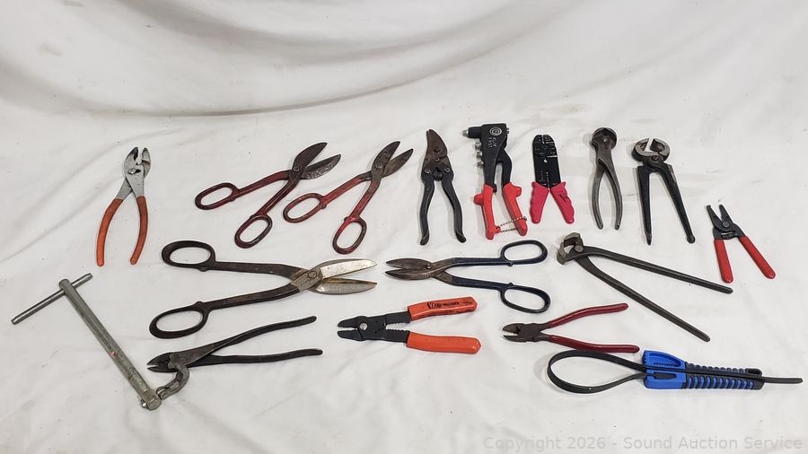 SAS Gun Safe, Generator, Knives, Swords Online Auction