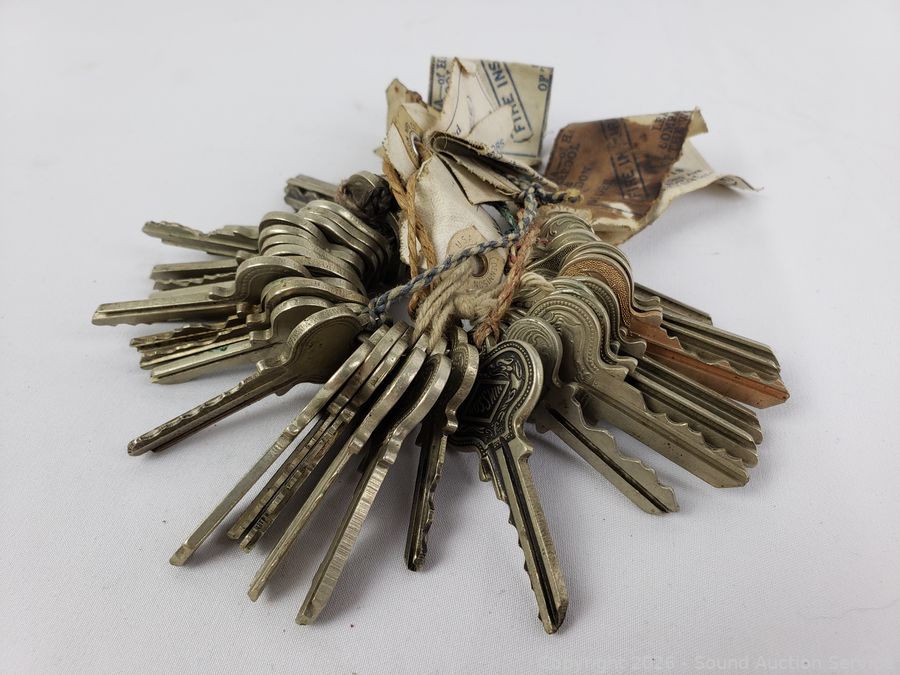 SAS Cameras, Legos, Cast-Iron Coin Banks Online Auction