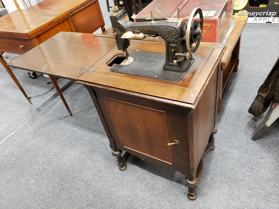 SAS Barbies, Dale Tiffany, Cameras, Furniture Online Auction