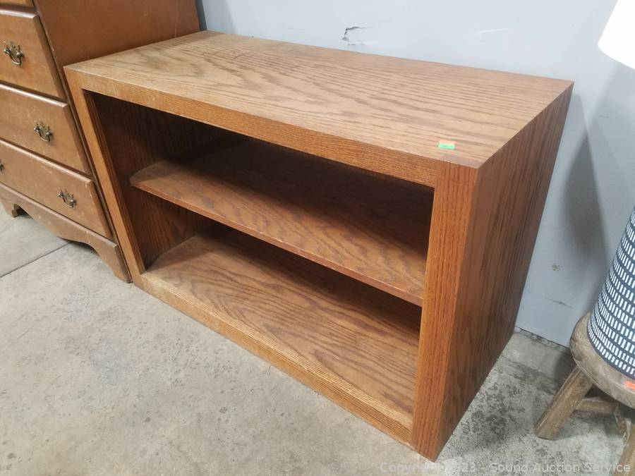 Sound Auction Service - Auction: 05/05/23 SAS Tools, Furniture, Automotive  Online Auction ITEM: Oak Bookshelf Cabinet