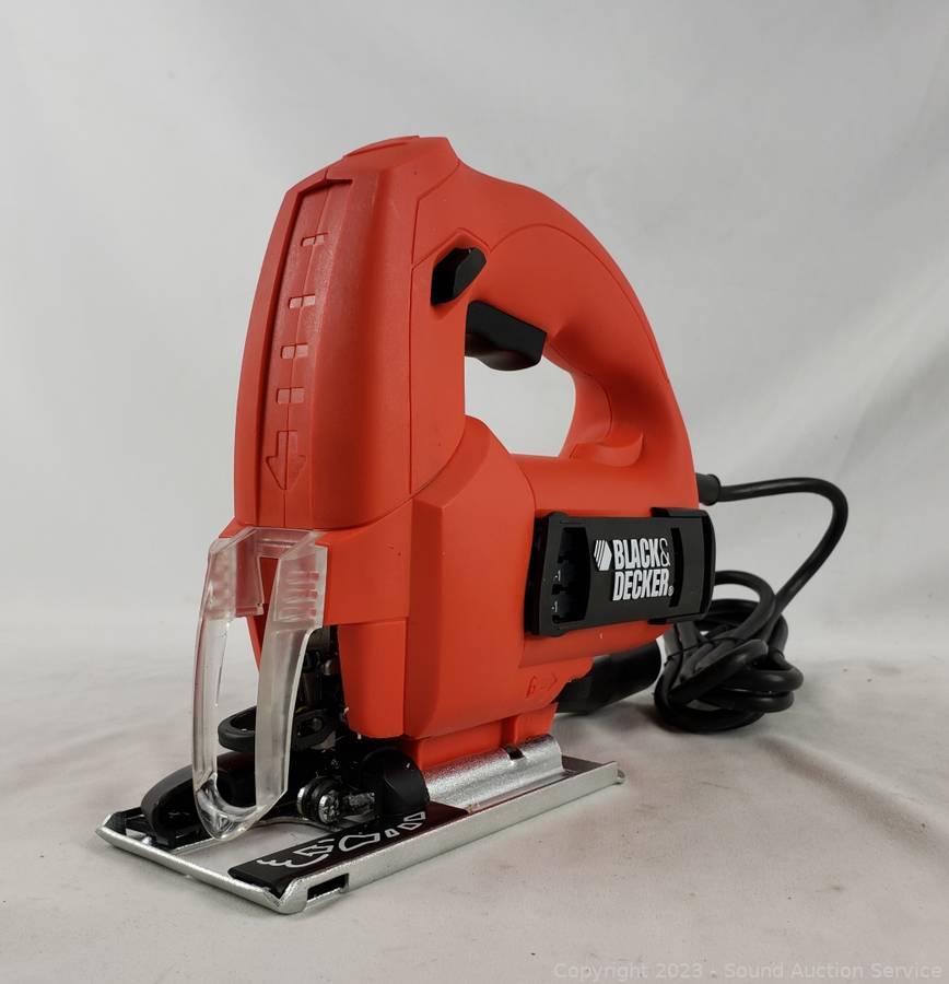 Sound Auction Service - Auction: 06/14/18 Luxury Furniture & Estate Auction  ITEM: Black & Decker Navigator Powered Handsaw / Jigsaw