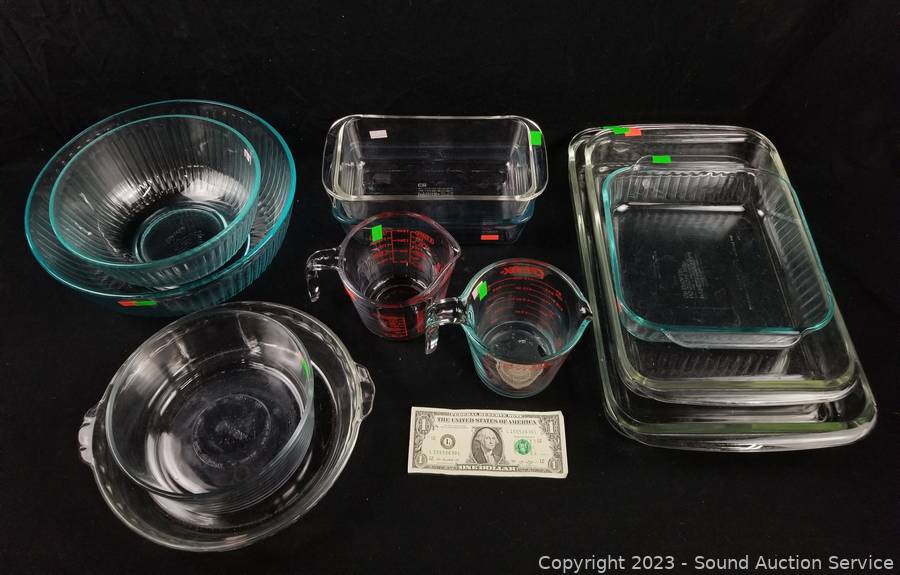 Lot Pyrex & Clear Glass Bowls Auction