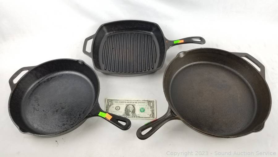 Sound Auction Service - Auction: SAS Springer, Swadener Online Auction  ITEM: Lodge Cast Iron 11 Skillet w/Silicone Handle