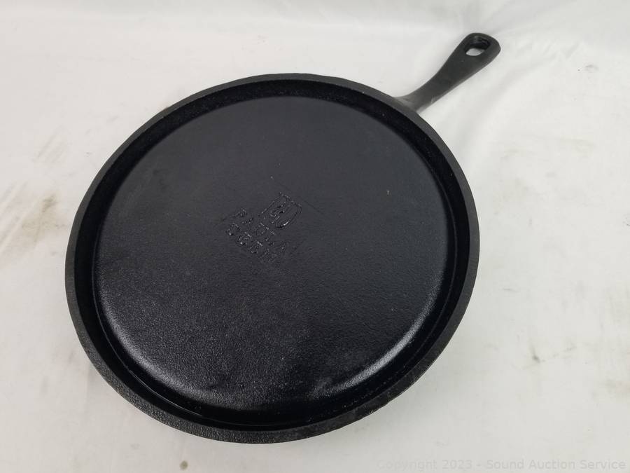 Sound Auction Service - Auction: 07/11/23 SAS Fendrick, Black Online  Auction ITEM: Paula Deen 10 Flat Skillet & 6 Cast Iron Skillet