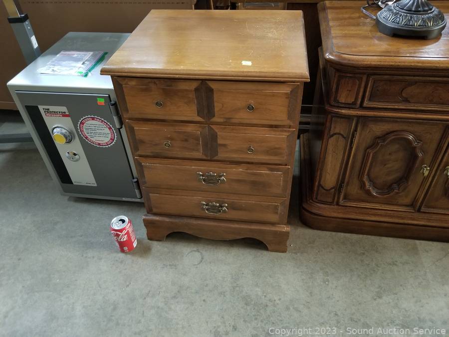 Sound Auction Service - Auction: 08/31/23 SAS Gates, Marsh Online Auction  ITEM: Maple 3-Drawer Nightstand/Side Table