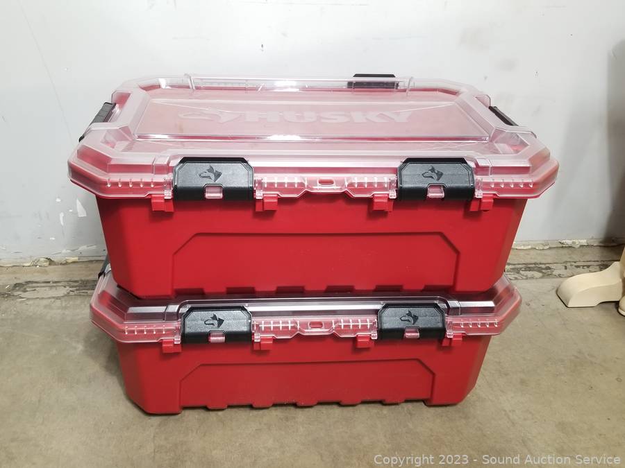 1) Husky 30 gal professional duty waterproof storage container