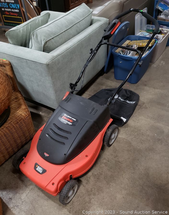 Black and Decker MM875 - 19 Electric LAWNHOG&trade Mulching Mower with  Rear-Bag Type 1 