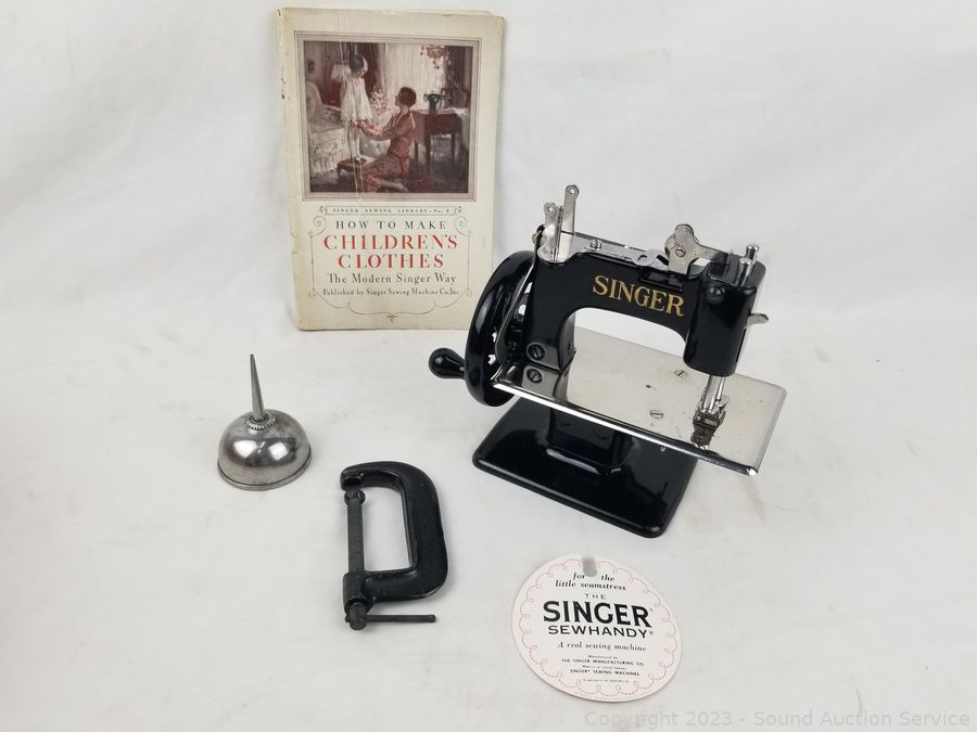 Lot Of Singer Sewing Machine Oil Auction
