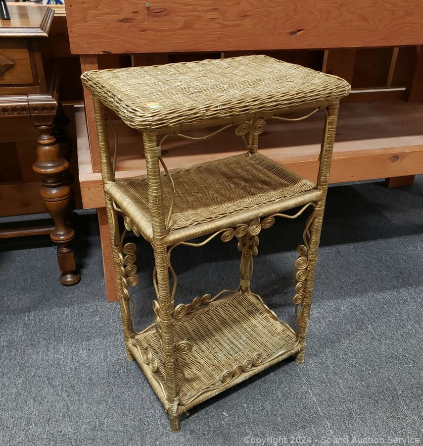05/21/24 SAS Floor Loom, Dept.56 Snow Village Online Auction