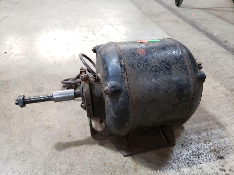 06/03/24 SAS 1968 Plymouth Fury, Tractors Online Auction