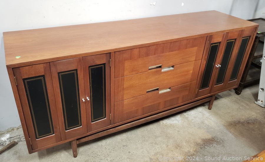 08/21/24 SAS Pinball, Fitness, Autographs, Furniture Online Auction