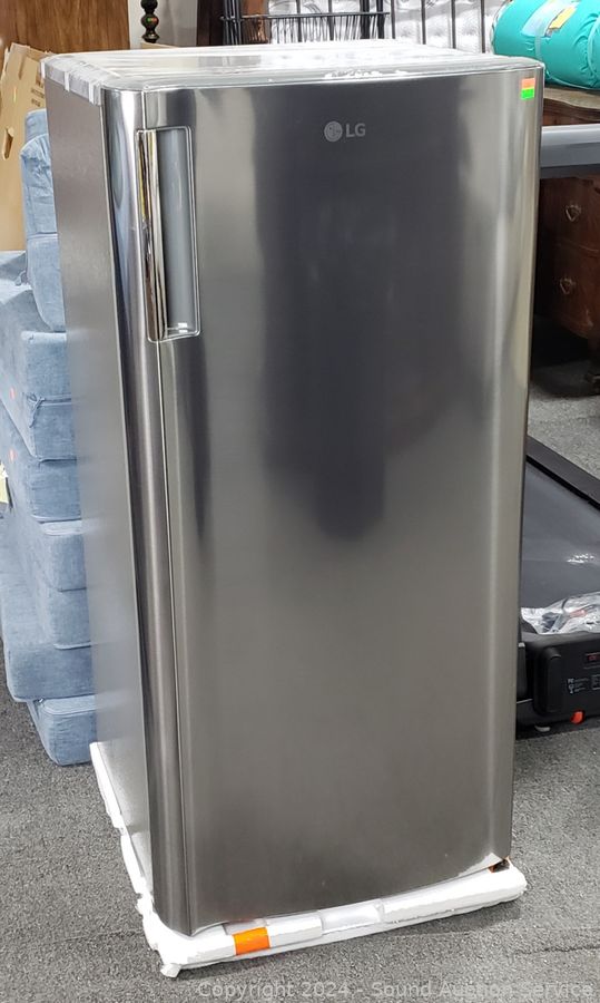 10/31/24 SAS John Deere Riding Mower, Furniture Online Auction