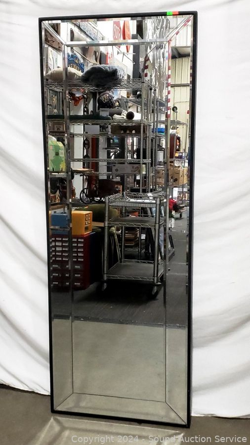 01/09/25 SAS Collectibles, Furniture, Glassware Online Auction