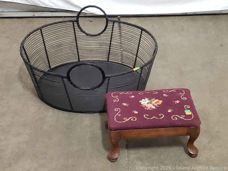 04/08/25 SAS Log Furniture, Sports Memorabilia Online Auction