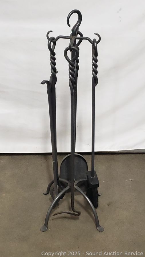 04/08/25 SAS Log Furniture, Sports Memorabilia Online Auction