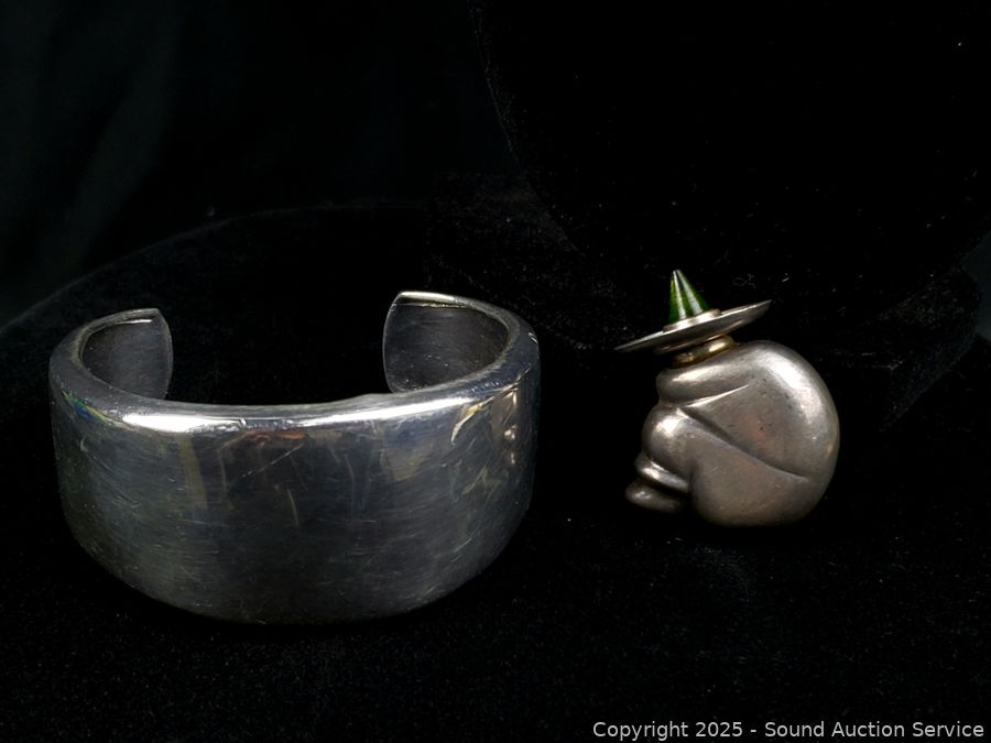 04/08/25 SAS Log Furniture, Sports Memorabilia Online Auction