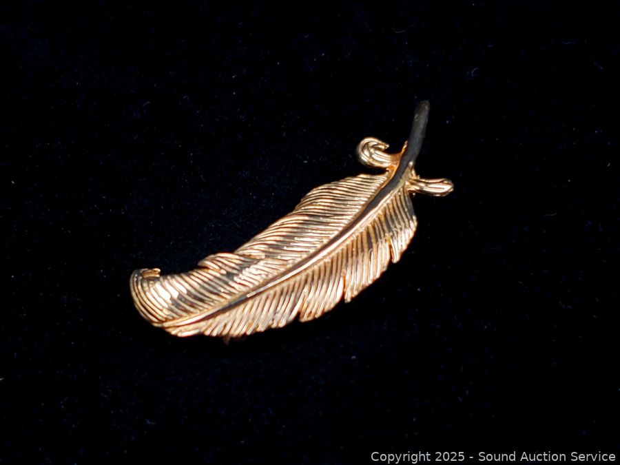 04/08/25 SAS Log Furniture, Sports Memorabilia Online Auction