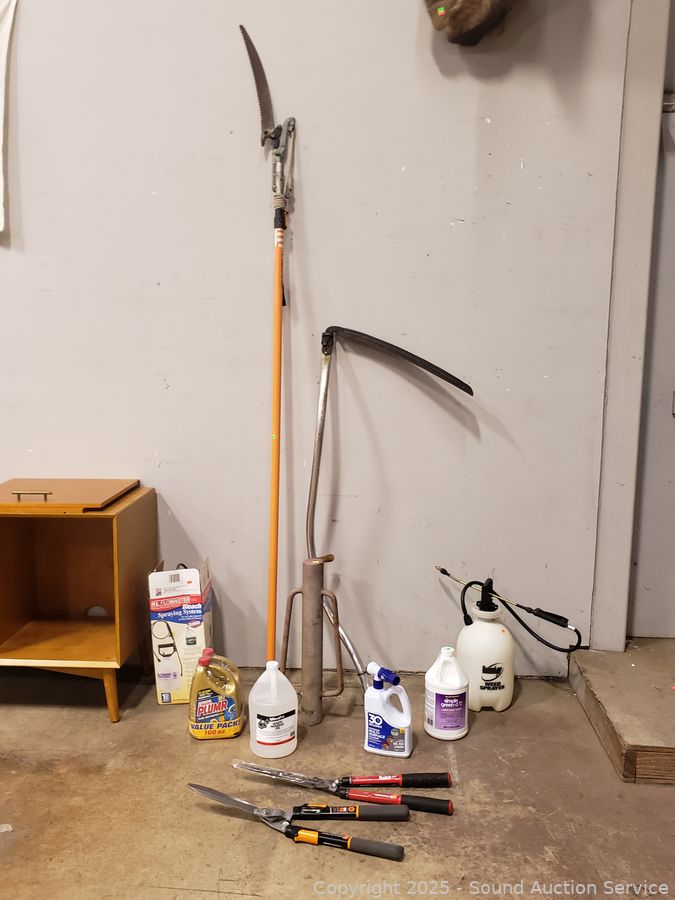 04/08/25 SAS Log Furniture, Sports Memorabilia Online Auction