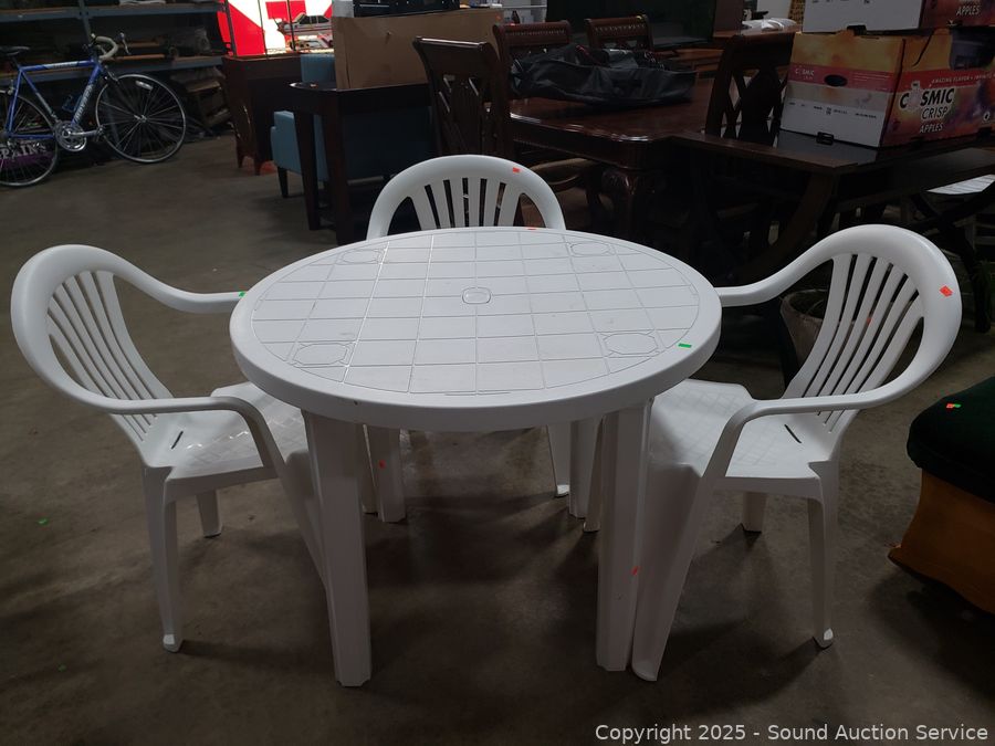 05/11/25 2010 VW New Beetle, Silverware Sets Online Auction