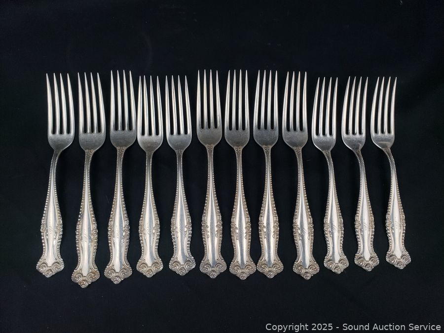 05/11/25 2010 VW New Beetle, Silverware Sets Online Auction