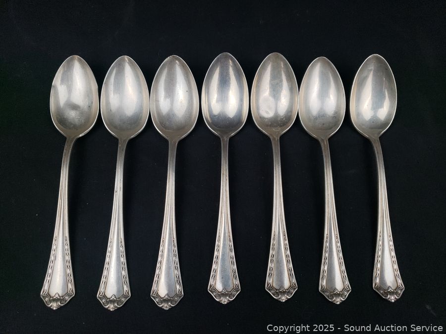 05/11/25 2010 VW New Beetle, Silverware Sets Online Auction