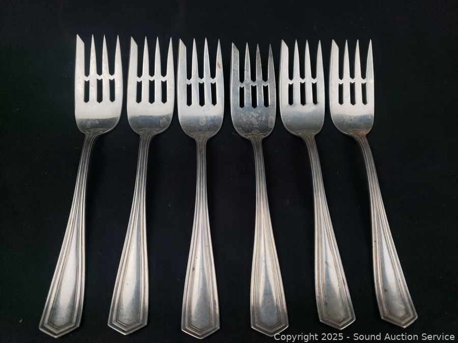 05/11/25 2010 VW New Beetle, Silverware Sets Online Auction