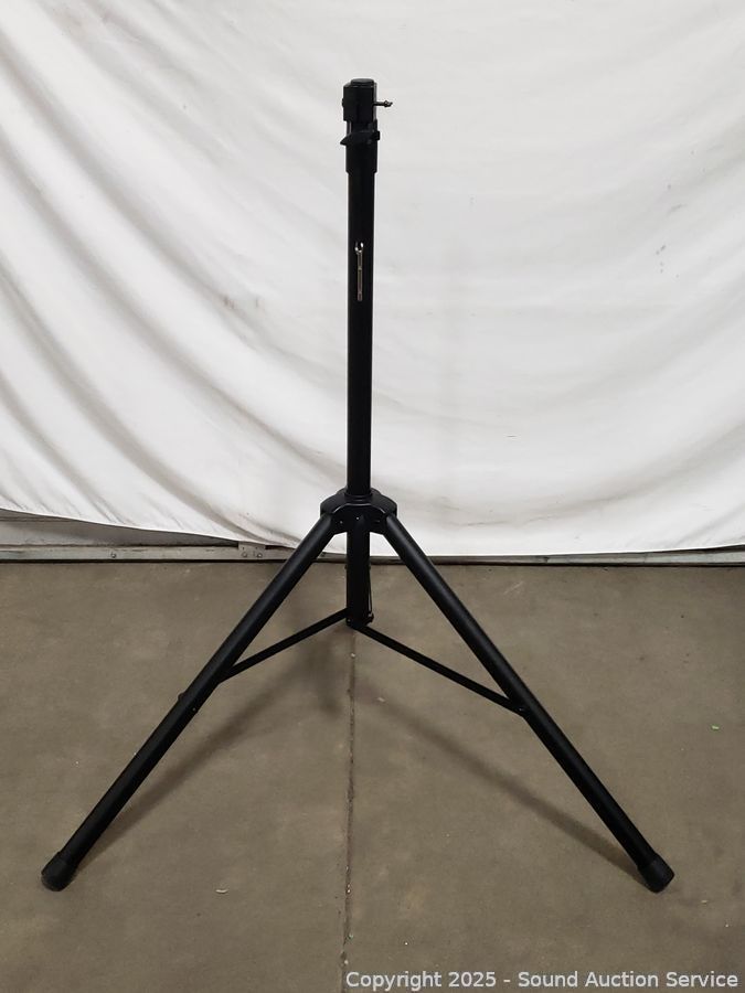 05/11/25 2010 VW New Beetle, Silverware Sets Online Auction