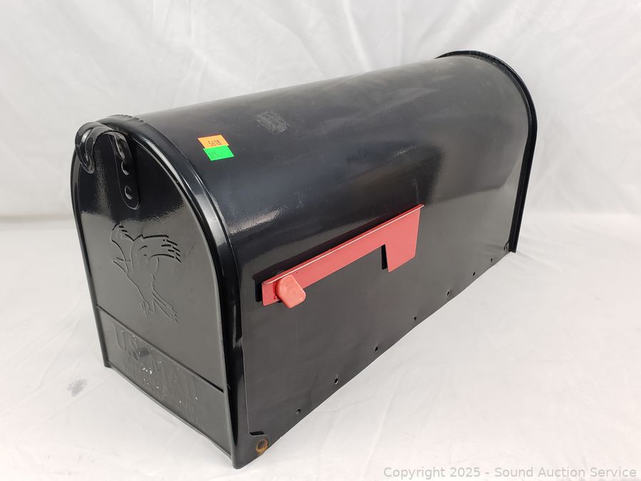 05/11/25 2010 VW New Beetle, Silverware Sets Online Auction