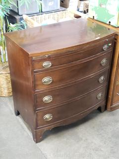 Vtg. Brandt Genuine Mahogany 4-Drawer Bowed Front Chest w/Pullout Tray