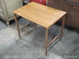 Medium Finish Accent Table 
