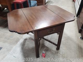 Drexel Heritage "Covington Park" Drop Leaf Single Drawer Table