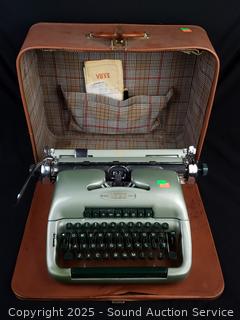 Vintage Voss SDT32 Typewriter w/Case