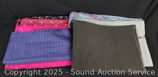 Tote w/Assorted Sewing Quilting Material