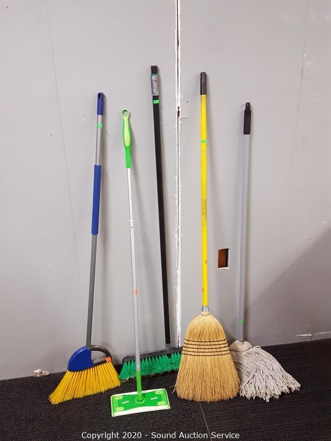 Sound Auction Service - Auction: 02/20/20 Boyd, Ellis & Others  Multi-Consignment Auction ITEM: Brooms, Push Brooms, Mop & Swifter