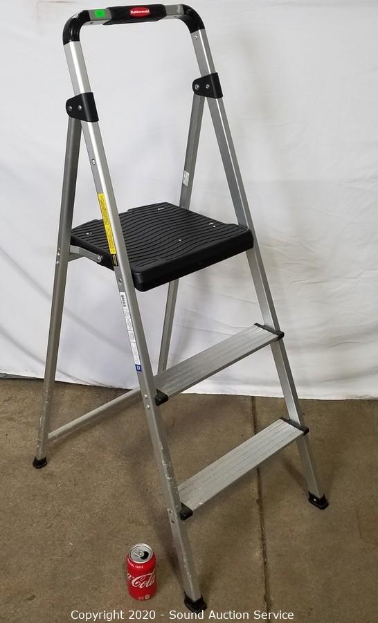 Rubbermaid 3-step Aluminum Step Stool