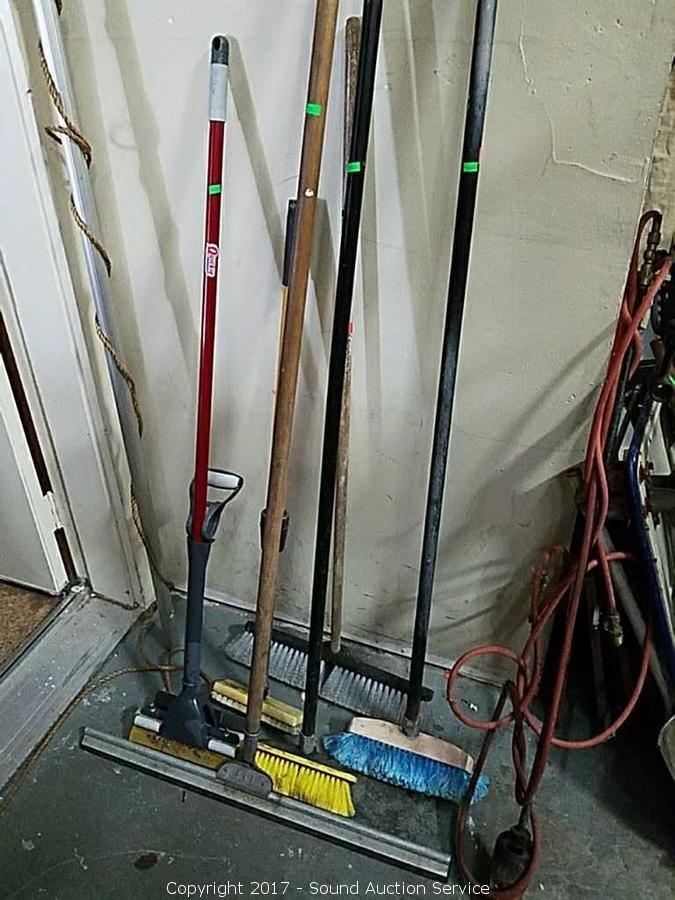 10/06/17 Van Hoof Hot Rod Shop Tool Estate Auction