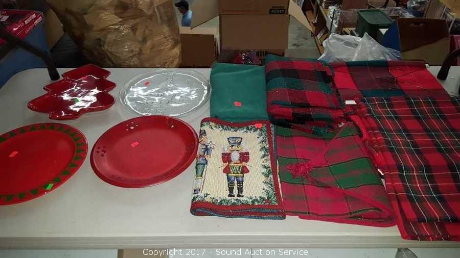 10/12/17 Christmas & Holiday Decor Blowout Auction