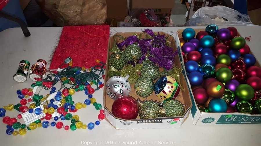10/12/17 Christmas & Holiday Decor Blowout Auction