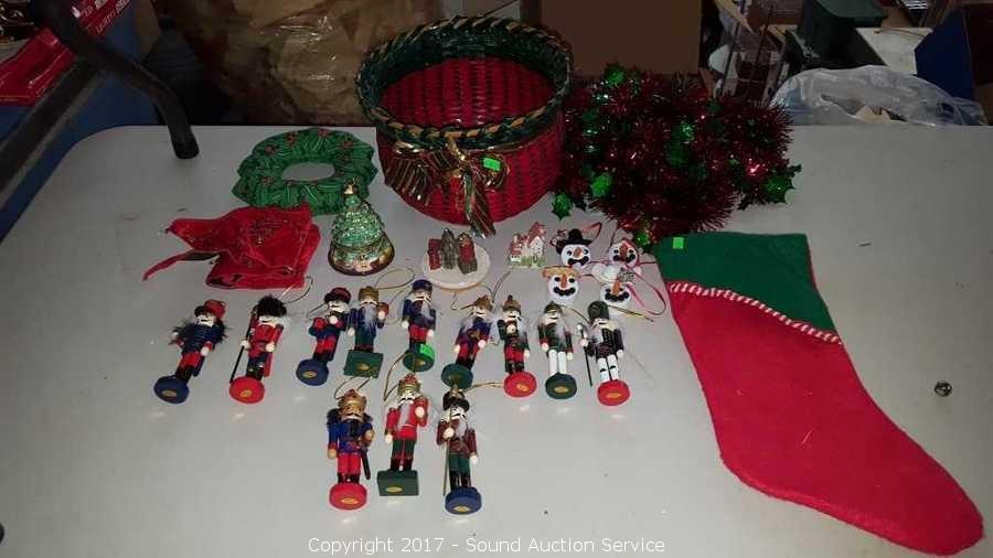 10/12/17 Christmas & Holiday Decor Blowout Auction