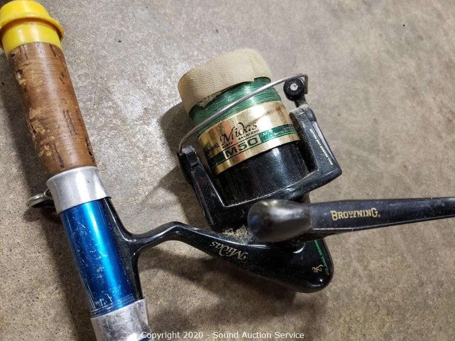 Sound Auction Service - Auction: 11/17/20 Hawkins, Nichols & Others  Consignment Auction ITEM: 4 Vintage Fishing Rods w/2 Reels