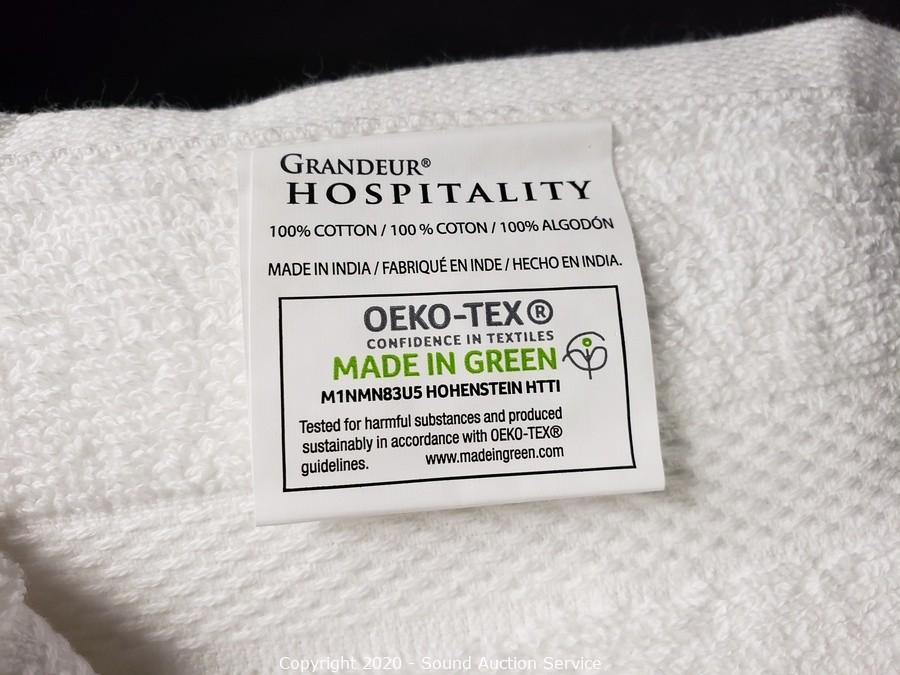 Sound Auction Service - Auction: 12/15/20 Marshall, Henry & Others  Consignment Auction ITEM: 3 Calvin Klein Lavender Cotton Bath Towels