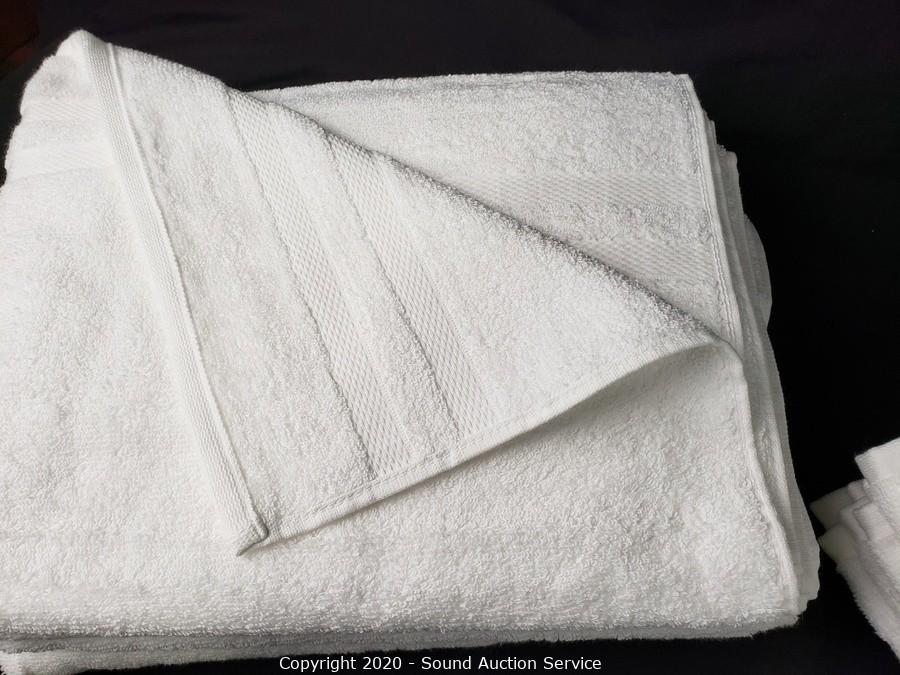 Sound Auction Service - Auction: 12/15/20 Marshall, Henry & Others  Consignment Auction ITEM: 3 Calvin Klein Lavender Cotton Bath Towels