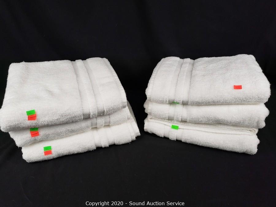 Sound Auction Service - Auction: 12/22/20 New & Used Store Returns Auction  ITEM: 2 Calvin Klein White Cotton Bath Towels