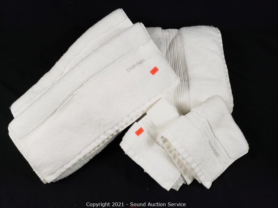 New Arrival ! Calvin Klein Exclusive Bath Towel (Export quality