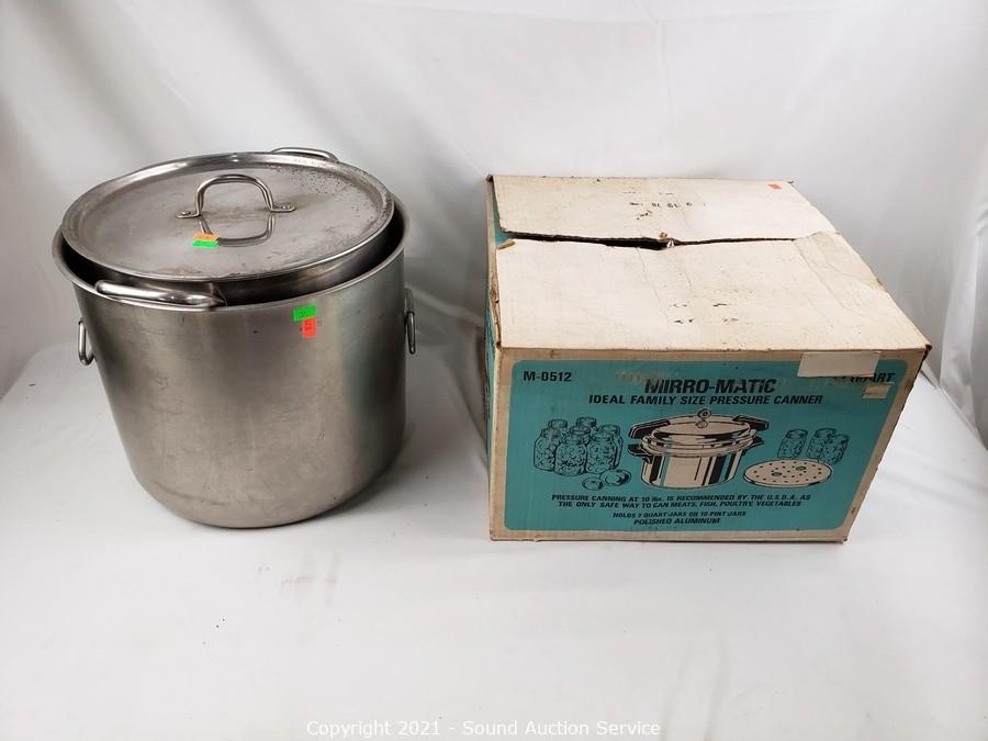 Mirro Antique Pressure Cooker and Canner. 8 Quarts. Comes With 