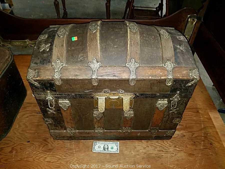 Vintage Steamer Trunk with Lock, 38 x 22 x 24H - Oahu Auctions
