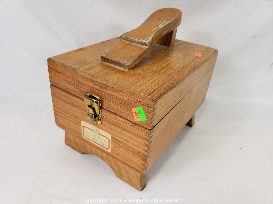 Sound Auction Service - Auction: 09/02/21 Rabisa, Roloff & Others Online  Auction ITEM: Griffin Shinemaster Shoe Shine Box w/Accessories